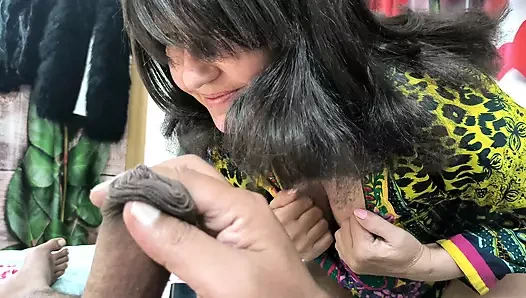 Masum evli kadın yetişkin bir aktör olmak istiyor