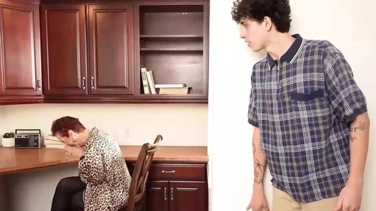 Telefonda seks nine! Ruby lynne adamla sert seks yapıyor