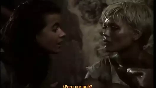 Sıcak terli kadınlar birbirlerinin vücutlarındaki teri yalar