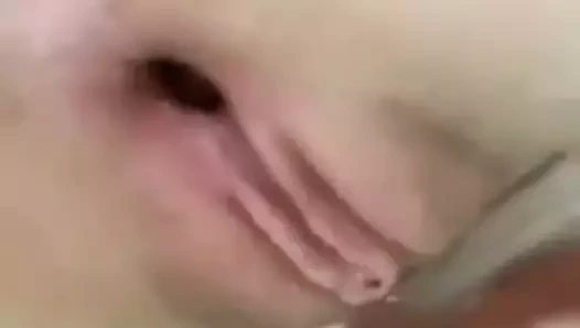 Sikme itibaren arkasında kedi osuruk