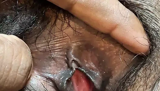 Hintli köylü kız amını parmaklıyor