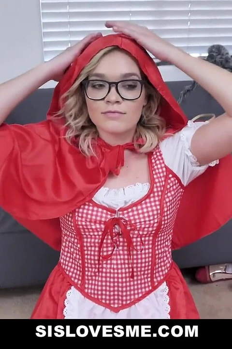 Üvey kız kardeş Katie Kush tekrar tekrar boşalırken üvey erkek kardeşinin yarağına sekiyor - sislovesme