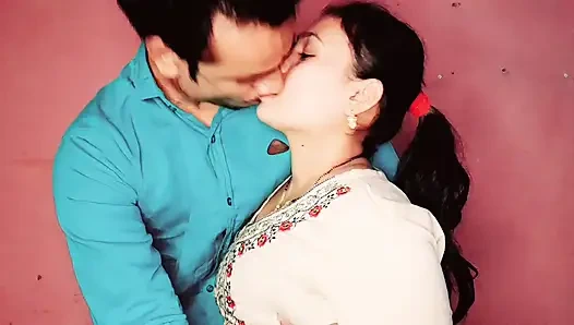 Hintli evli kadın puja çıplak dans ediyor 2