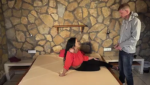 Eski sevgilim büyük memeli dövmeli Alman sürtük ağzını alıyor