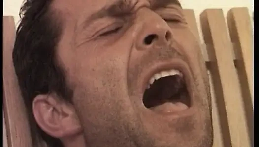 Ateşli Esmer Orta Yaşlı Seksi Kadın Siyah Boğalar Tarafından Çifte Sikiliyor