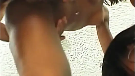 Ateşte üçlü seks