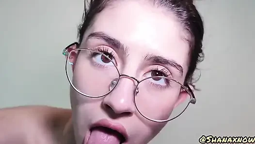 Yağlanmış memeler ve büyük göt twerk yapıyor