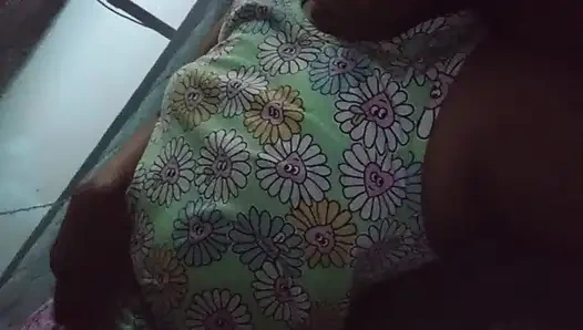 Sri Lanka Girl Musterbation em banheiro com Dildo Lust com peitos grandes e buceta molhada