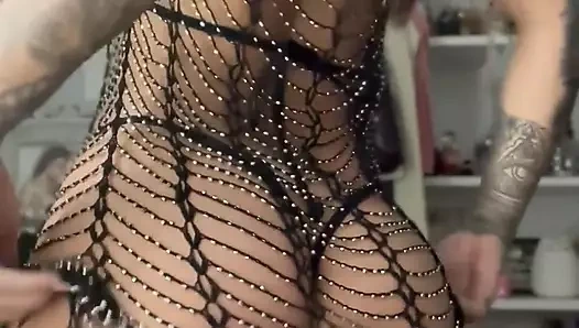 Susy Gala'nın çok seksi parlak iç çamaşırlı gösterisi