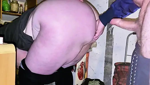 Bodrum katında riskli sekste üvey annemi sikerken neredeyse yakalanıyordum