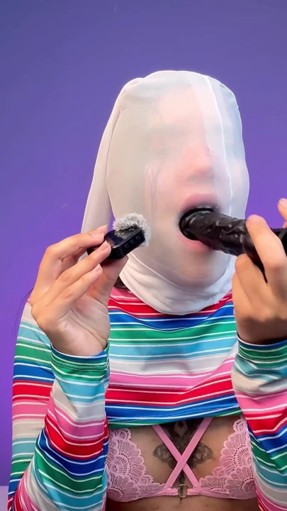 Islak çoraplı külotlu dildo