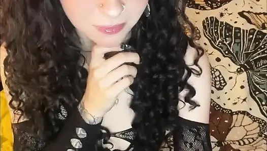 Gotik eski sevgilimi kamerada sürtük olarak yakaladım, bu yüzden beni susturmak için sikiştik