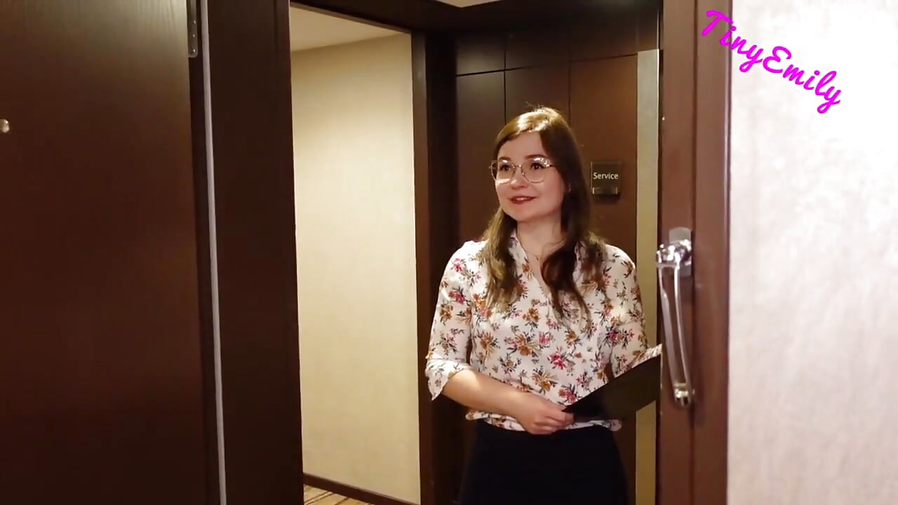 Otel misafiri tarafından sürpriz bir şekilde alındı!! Creampie!!