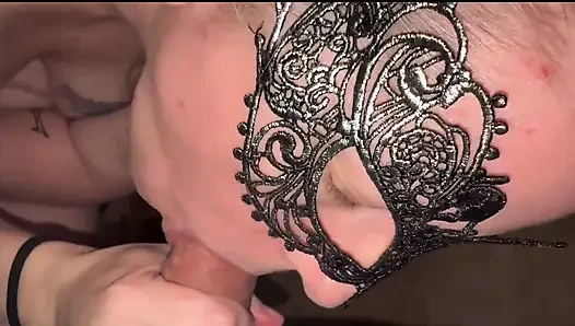 Evli kadın bakış açısıyla sikini emiyor ve sana ödülünü gösteriyor