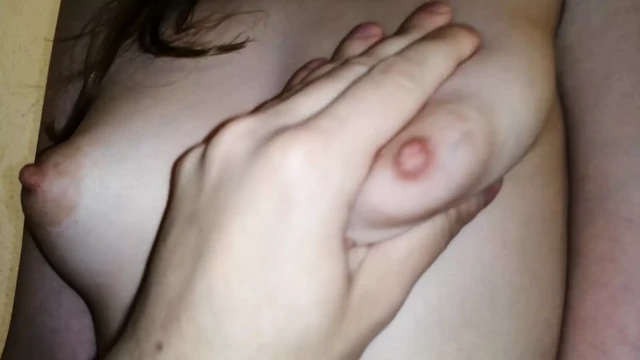 горячая подружка трется киской о член, море спермы