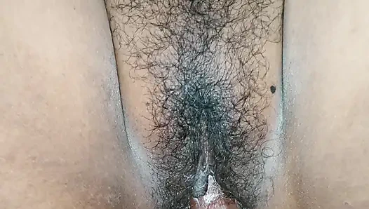 Ateşli hintli kadın kocasıyla sikişiyor