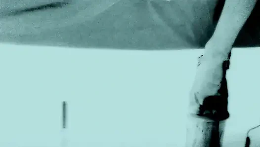 Anal fahişe en yeni striptizci yüksek topuklu ayakkabılarını giyiyor