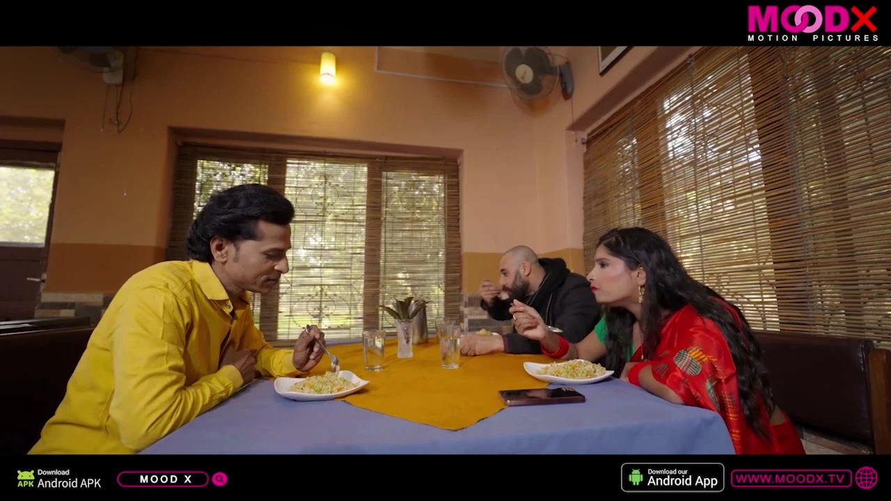 जोड़े ने बेडरूम में रफ सेक्स किया