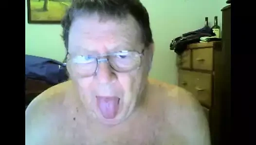 Büyükbaba web kamerasında oynuyor