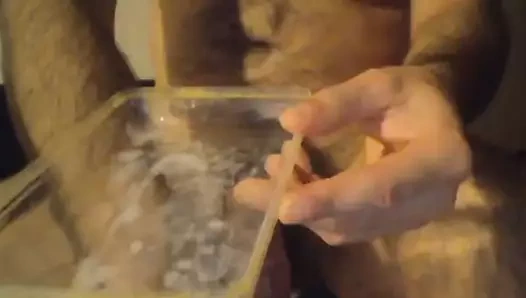 Büyük kalın kremsi bebek hamuru