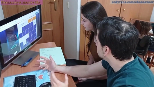 Genç öğrenci şantaj, pov oral seks, ağzına boşalmak, yutmak.