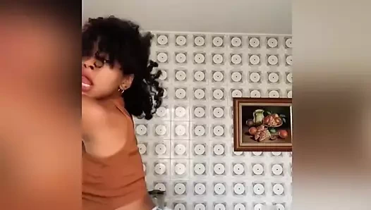 Ünlü genç kızın ev yapımı tiktok çıplak sızdırıldı