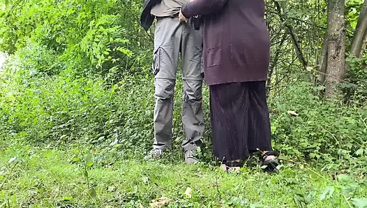 Kayınvalidem parkta yarağımı okşarken götünü parmaklıyorum