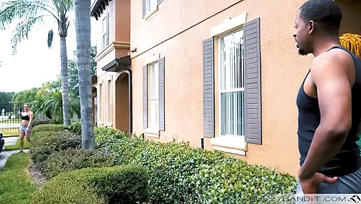 Eş değiştiren çift komşusunda baştan çıkarıyor