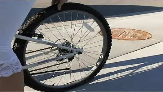 Hatun güzel ıslak kiraz dev pecker pompa için geniş açık bekliyor zar zor