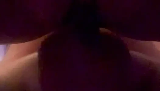 Barda tanıştığım yabancı götümü yalıyor ve içime boşalıyor