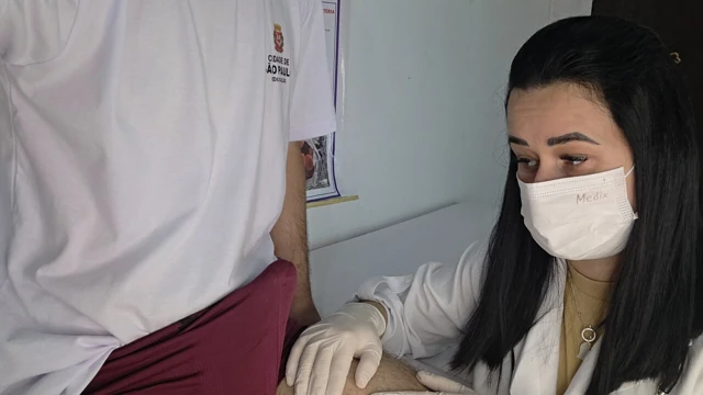 Üniversite acil durumu: hemşire öğrenciyi sürekli ereksiyonla muayene ediyor