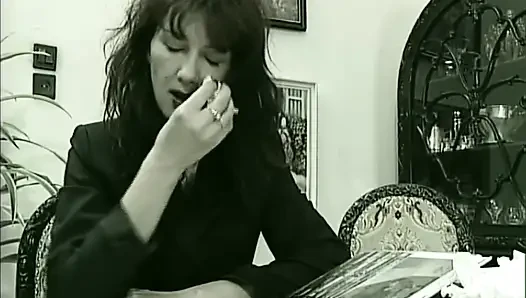 Azgın olgun üzgündü çünkü seks istiyordu, bu yüzden arkadaşı geldiğinde seks yapmak için mutlu oldu