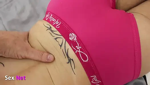 Pembe tabanlı sıska kız ayakla muamele bakış açısı!