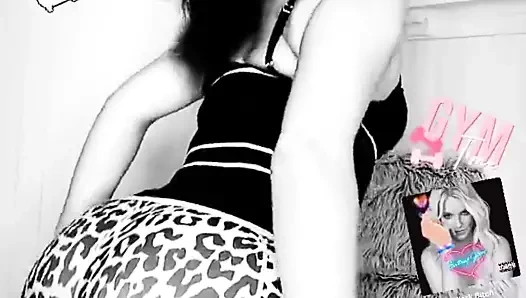 Dans eden götlü esmer