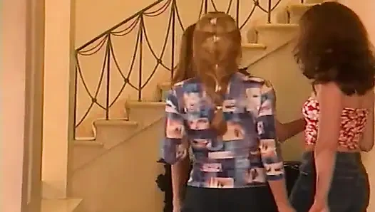 Lola Martin bilardo masasında sert sikiliyor