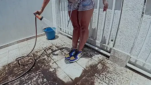 Çamurda Oynadıktan Ve Yeni Spor Ayakkabılarımı Giydikten Sonra açık Havada Götümü Sikiyorum