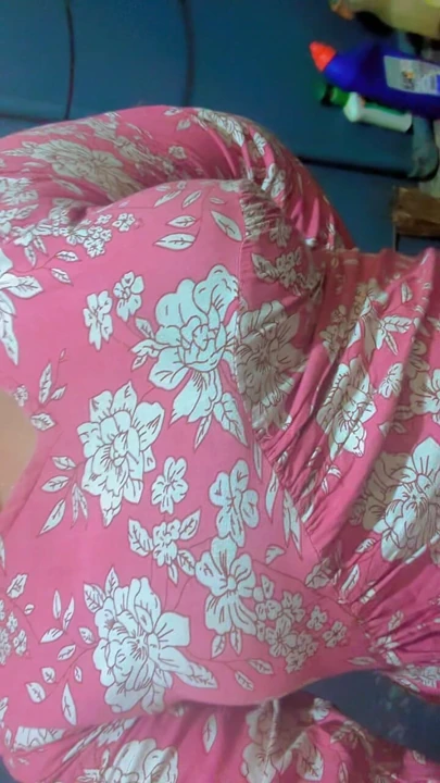 Pembe elbise ve pembe kız uff gel ve bana katıl