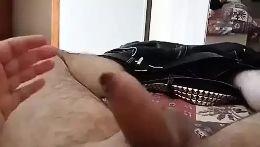 Ayaklarımla partnerimin yarağını tokatlıyorum