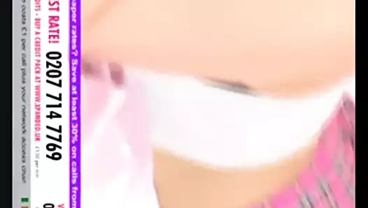 Clara Croft... Beyaz üst pembe tartan mini etek ve siyah sutyen 2