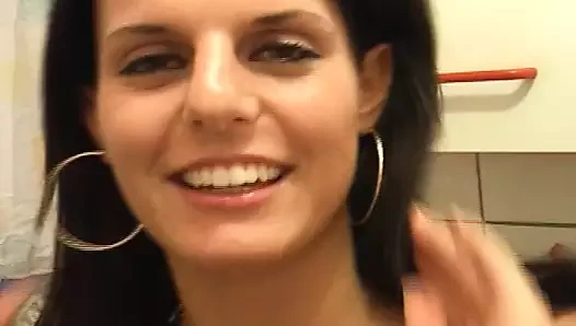 Sıcak alman güzellik Başlarken ona yuvarlak göt püskürtülür ile boşalmak içinde the mutfak