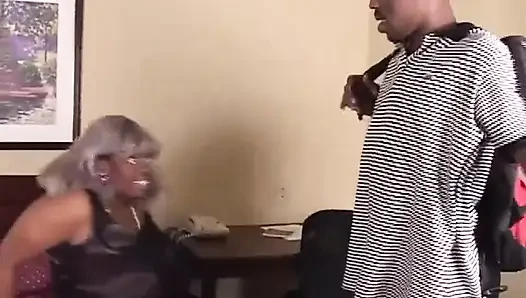 Büyük vücutlu büyük göğüsler büyük göt... Siyah orta yaşlı seksi kadın aşık (tam orijinal film.)