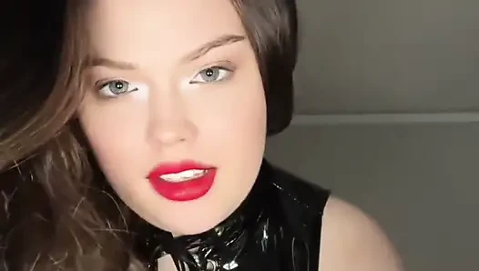 Orta yaşlı seksi kadın bisikletçi grup oyunuyla sikiş arkadaşını aldatıyor