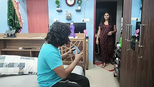 Mallu ateşli evli kadın kocası evde yokken üvey erkek kardeşiyle seks yapıyor, Mallu üvey erkek kardeş üvey kız kardeşini baştan çıkarıyor ve sikişiyor