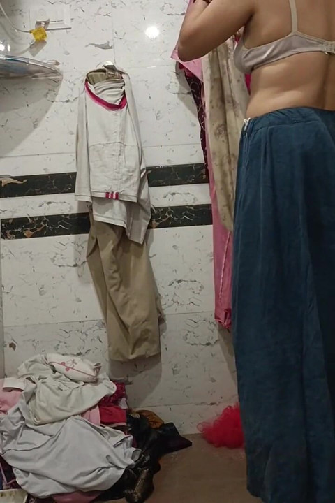Priya bhabi tuvalet temiz videosu