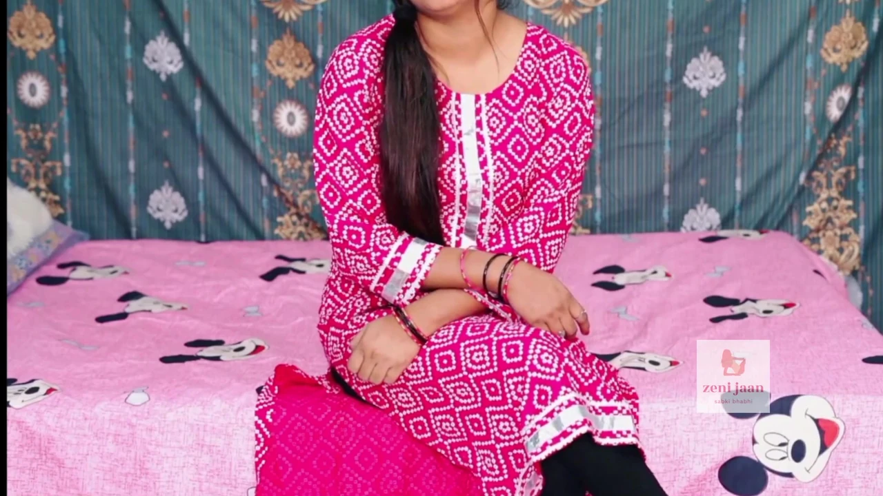 देसी भाभी ने मकान मालिक को रेंट के जगह अपने चुत  कि पानी का मिल्क शेक पिलाया मकान मालिक भाभी का मूत पी लिया