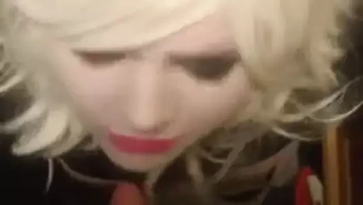 Kadın kılıklı Nina yarak emiyor