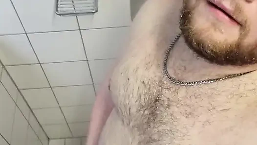 Duşta mastürbasyon yapıyor