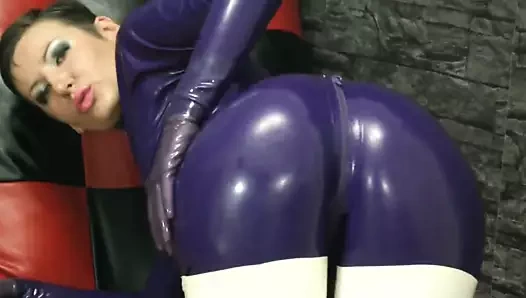 Mor ve beyaz takım elbise ve çoraplar - tamamı lateks