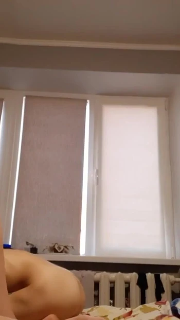 Незабываемый момент из "Наша подруга-натура по очереди пробует наши киски в первый раз"