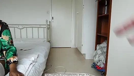 Mastürbasyon yapıyor ve mavi çizmelere işiyor, bölüm 1 (30.30)